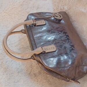 MICHAEL KORS SHINY METALLIC HANDBAG | HB252